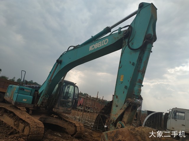 神钢 SK260LC-8 挖掘机