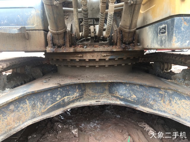 徐工 XE270DK 挖掘机