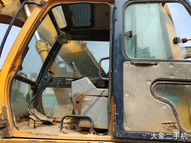 现代 R220LC-5 挖掘机