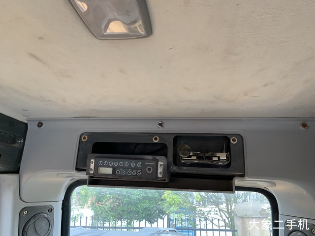 现代 R215-7C 挖掘机