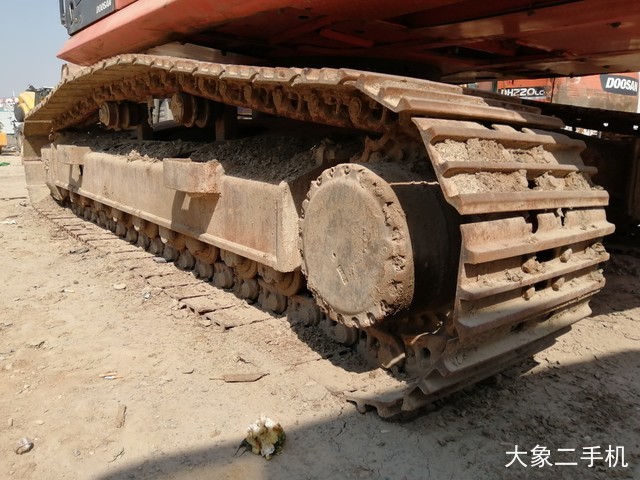 斗山 DX260LC 挖掘机