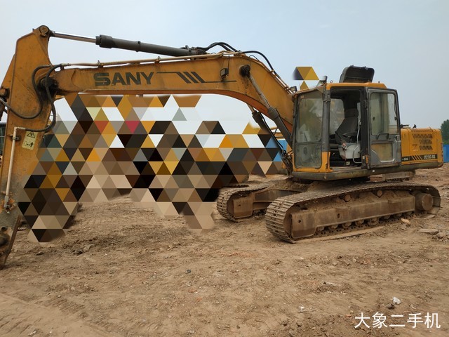 三一重工 SY215C 挖掘机