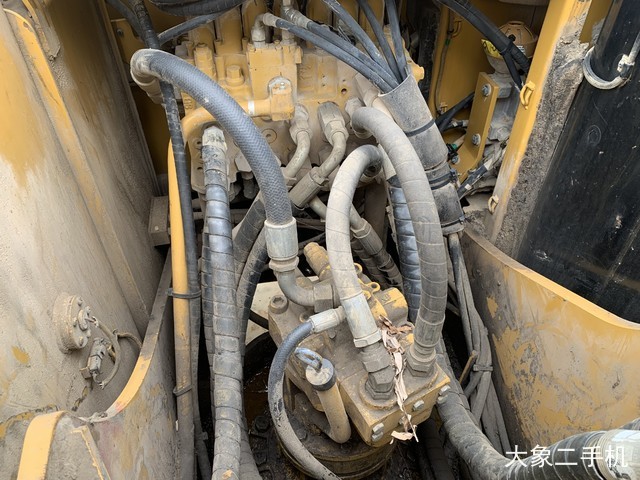 卡特彼勒 323DL 挖掘机