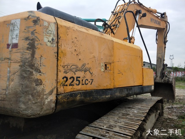 现代 R225LC-7 挖掘机