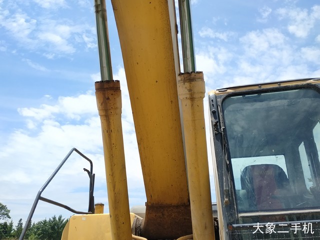小松 PC240LC-8 挖掘机