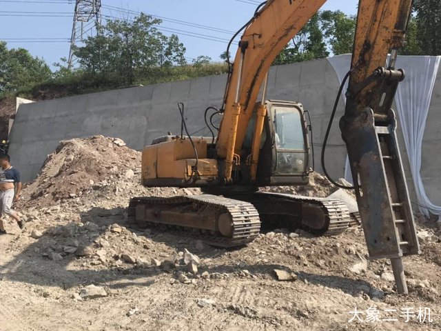 现代 R225LC-7 挖掘机