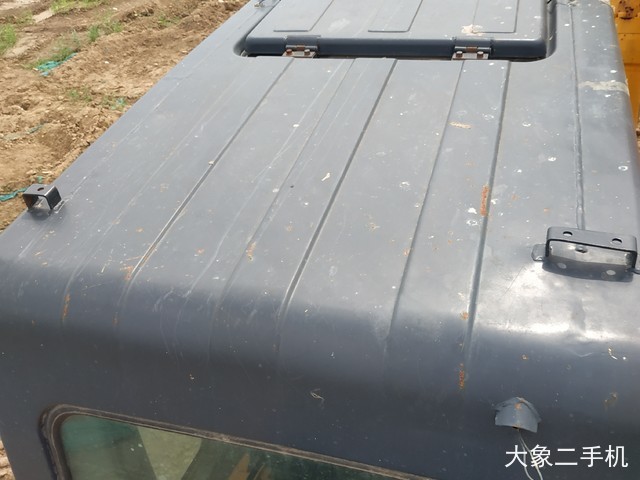 现代 R215-7 挖掘机