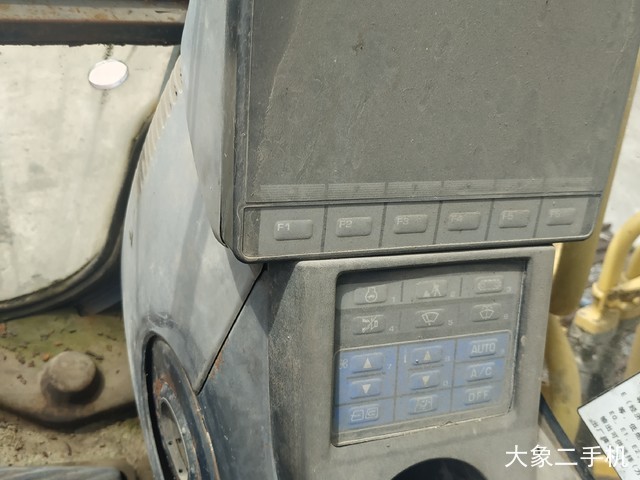 小松 PC240LC-8 挖掘机