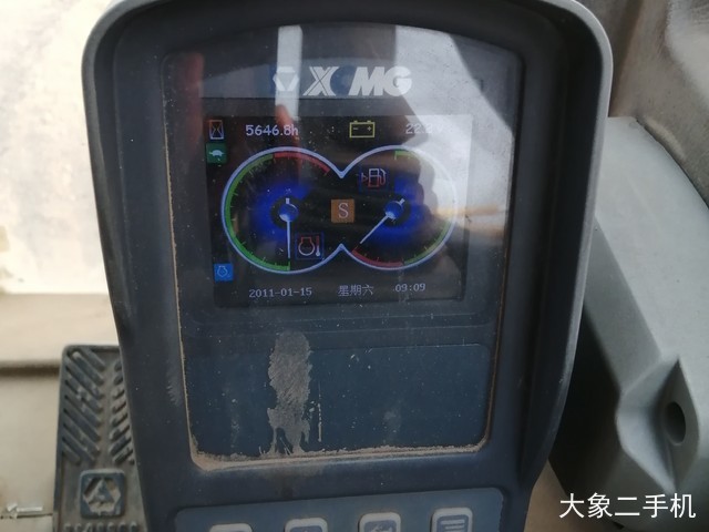 徐工 XE215C 挖掘机
