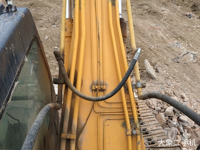 现代 R215-7C 挖掘机