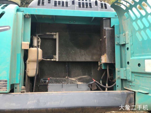 神钢 SK270D-8 挖掘机
