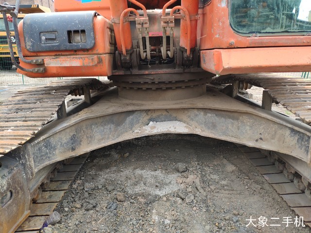 斗山 DX260LC 挖掘机