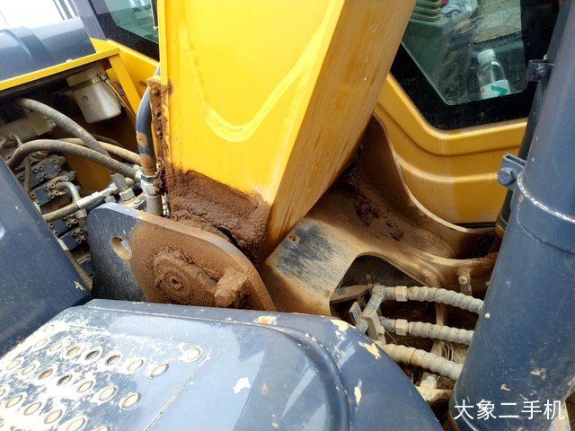 徐工 XE150D 挖掘机