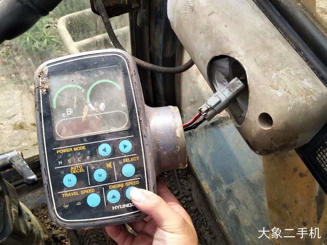现代 R130W-5 挖掘机