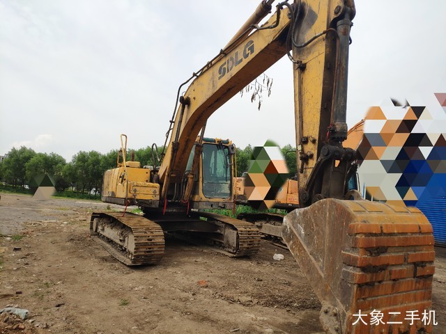 山东临工 LG6210 挖掘机