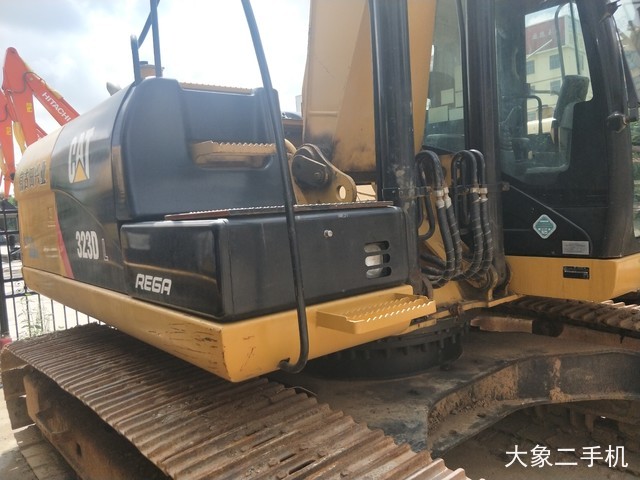 卡特彼勒 323DL 挖掘机