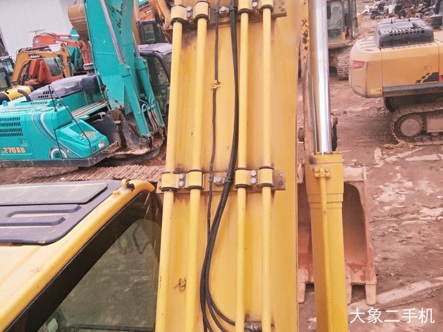 小松 PC240LC-8 挖掘机