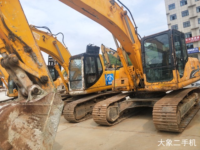 龙工 LG6215 挖掘机