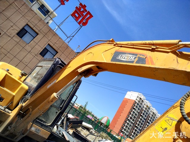 雷沃重工 FR65V8 挖掘机