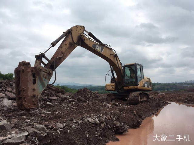 卡特彼勒 320D 挖掘机