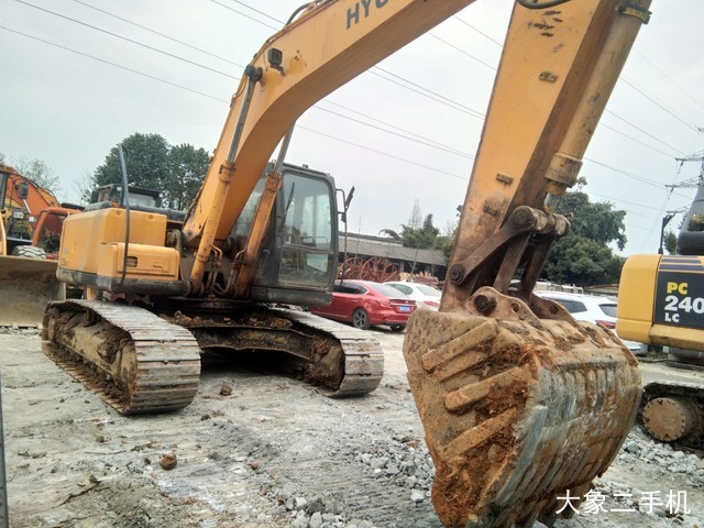 现代 R225LC-7 挖掘机