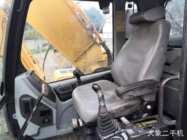 现代 R265LC-7 挖掘机