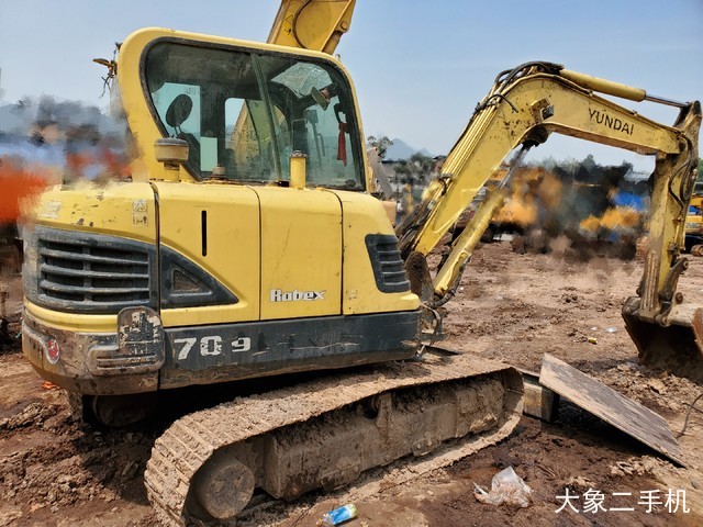 现代 R60-9 挖掘机