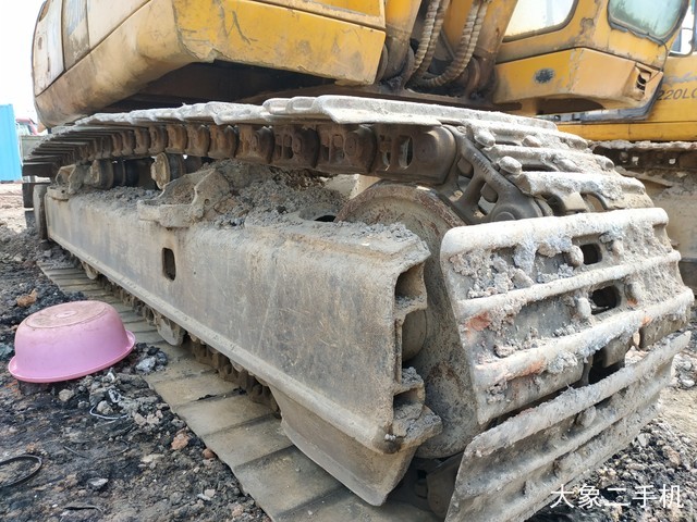 现代 R220LC-5 挖掘机