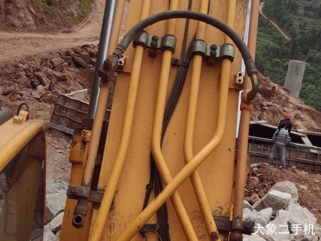 现代 R265LC-9 挖掘机