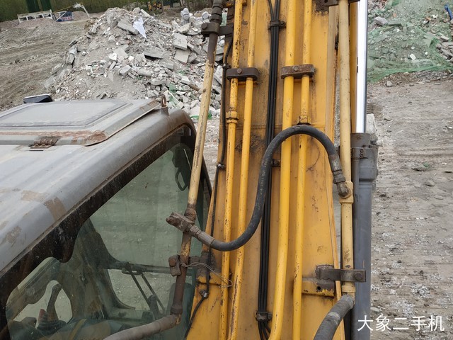 徐工 XE215CA 挖掘机