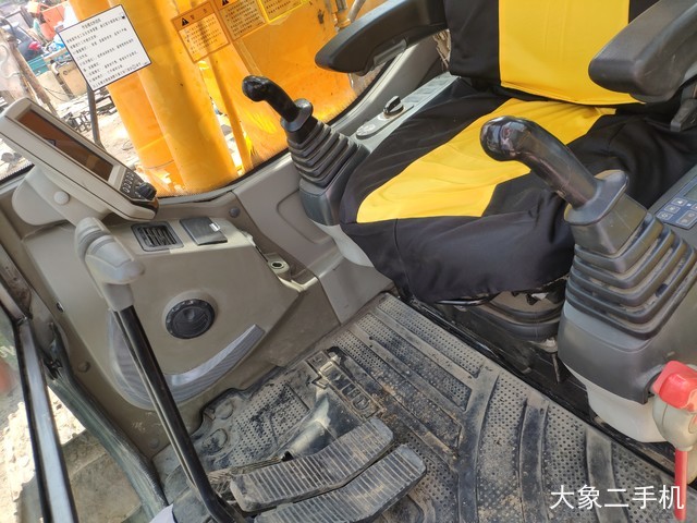 龙工 LG6150 挖掘机