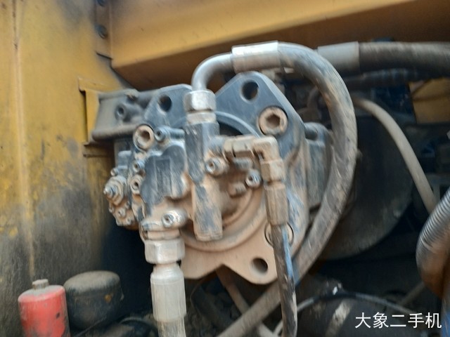 徐工 XE215C 挖掘机