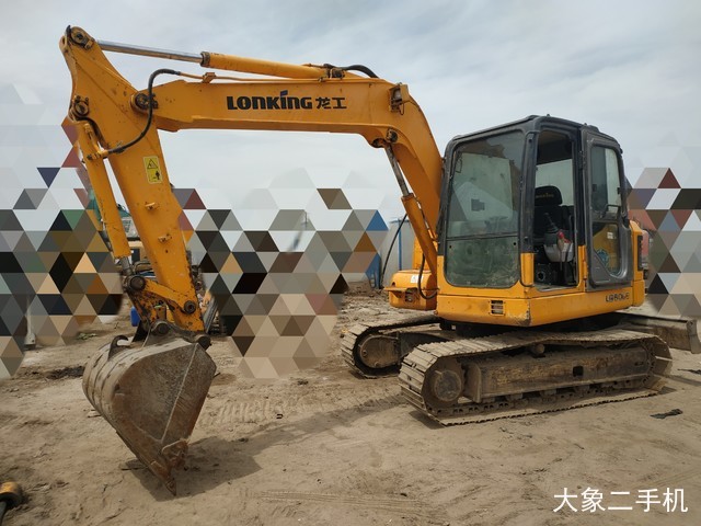龙工 LG6075 挖掘机