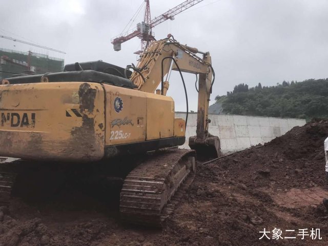 现代 R225LC-7 挖掘机