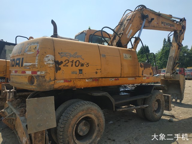 现代 R220-5 挖掘机