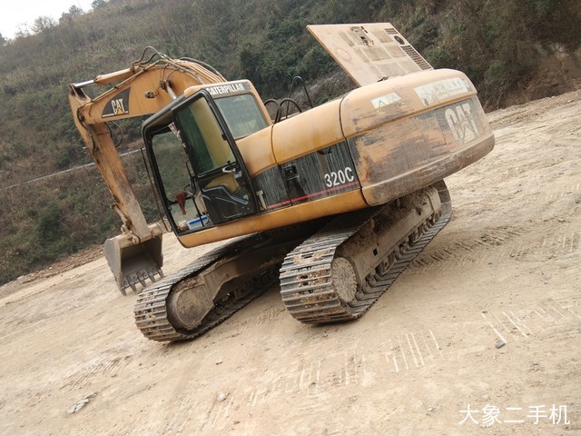 卡特彼勒 320C 挖掘机