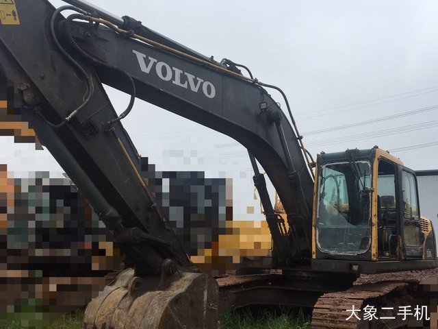 沃尔沃 EC210B 挖掘机