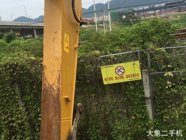 徐工 XE215D 挖掘机