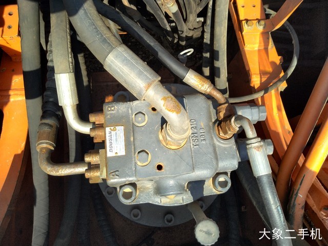 斗山 DX260LC 挖掘机