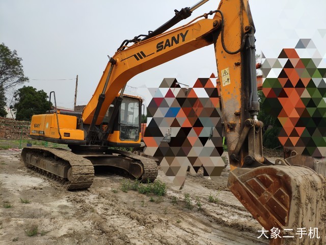 三一重工 SY215C-8 挖掘机