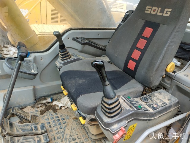 山东临工 LG6250E 挖掘机
