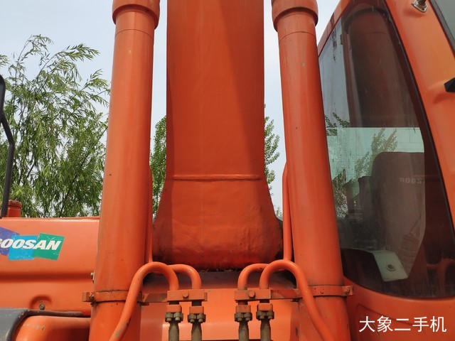 斗山 DX300LC 挖掘机