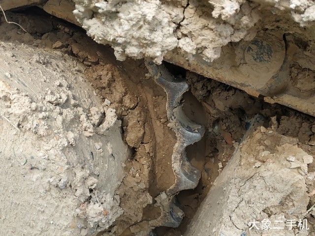 现代 R215LVS 挖掘机