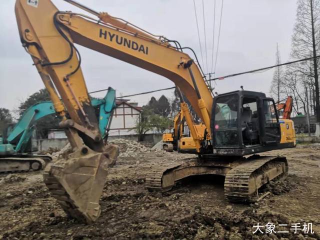 现代 R265LC-7 挖掘机