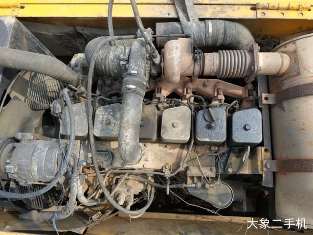 现代 R220LC-5 挖掘机