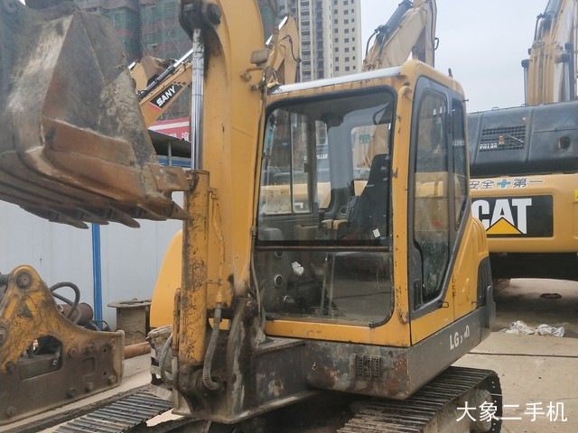 山东临工 LG665 挖掘机