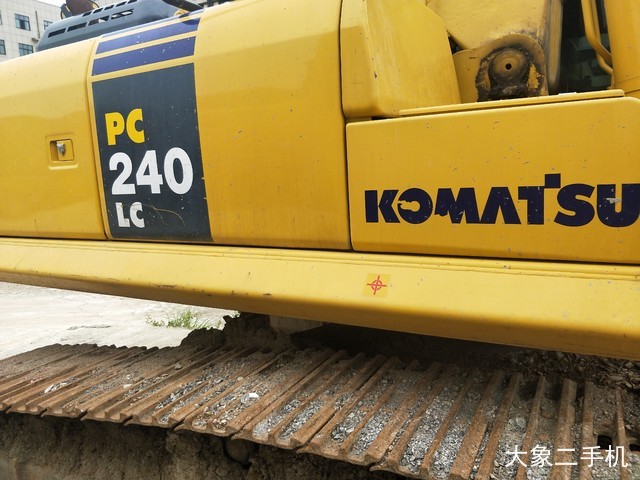 小松 PC240LC-8加长臂 挖掘机