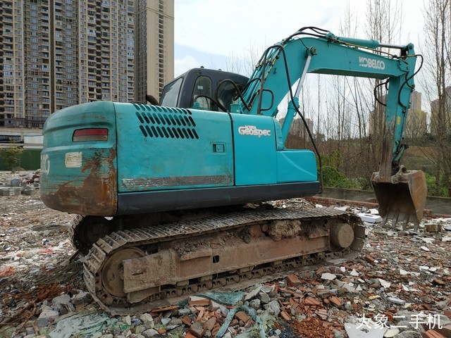 神钢 SK130-8 挖掘机