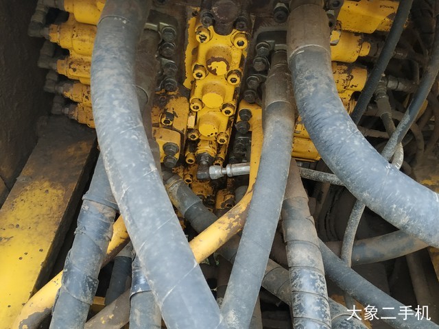 小松 PC200-8 挖掘机