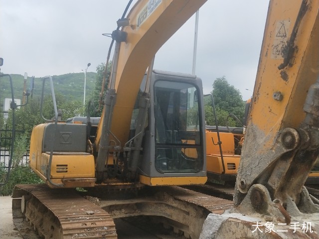 徐工 XE150D 挖掘机